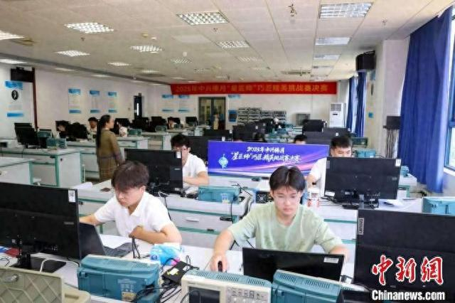 全国信息通信技术能手南京角逐“星匠师”大赛。中新网记者 徐珊珊 摄