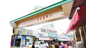 云南木水花野生菌交易中心是亚洲最大的野生菌集散地。