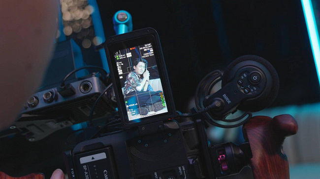 佳能EOS C80高感控噪出色，低光环境画面依然干净