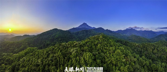 海南热带雨林国家公园五指山片区日落风景。海南日报记者 李天平 摄
