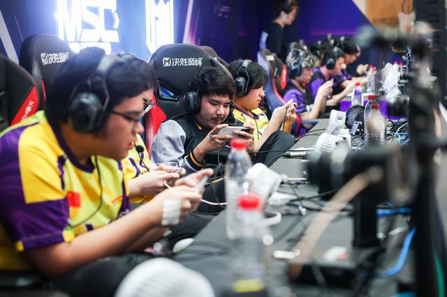 2025年6月，风靡全球的MOBA手游《决胜巅峰》的国服赛事搬进了漕河泾印象城，打造为期6天的游戏电竞嘉年华。 海沙尔摄