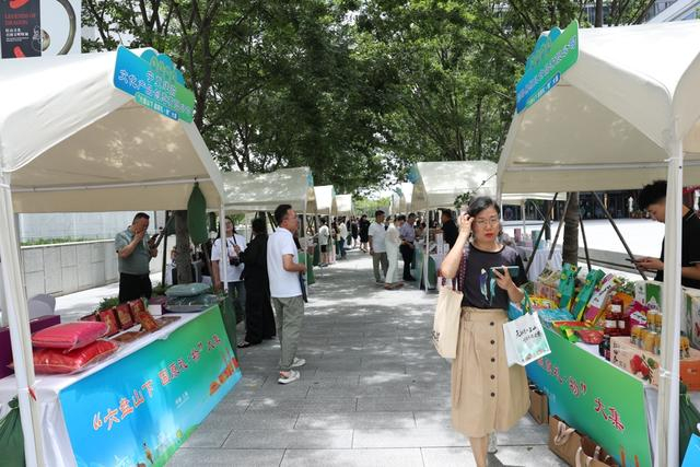 “六盘山下 固原礼•物”大集 赖鑫琳 摄