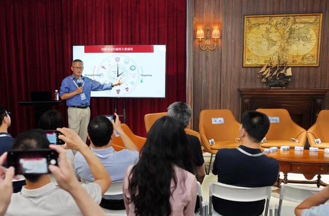 西湖大学讲席教授裴端卿进行主题分享。图片由主办方提供