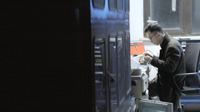 在做科研的青年教师胡旭晖 受访者供图