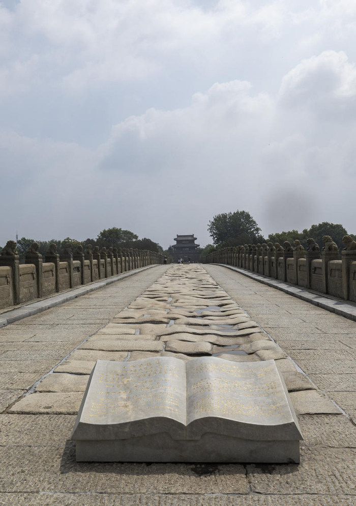 卢沟桥桥面。新京报记者 陶冉 摄