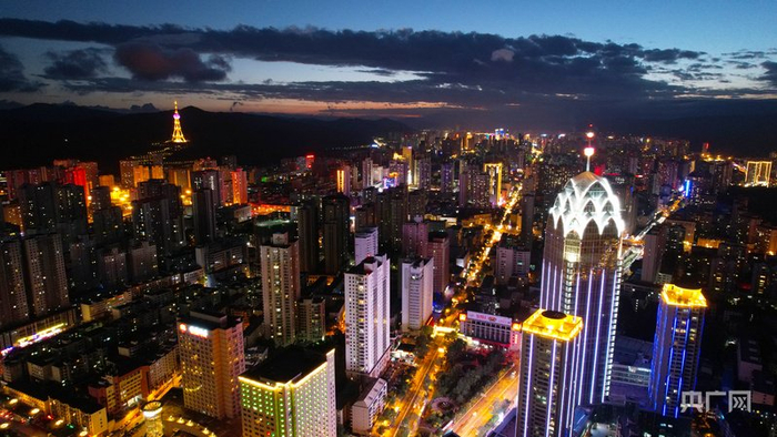 七月的“雪豹之都”——西宁展现出的生态之美（央广网记者  张海东  摄）