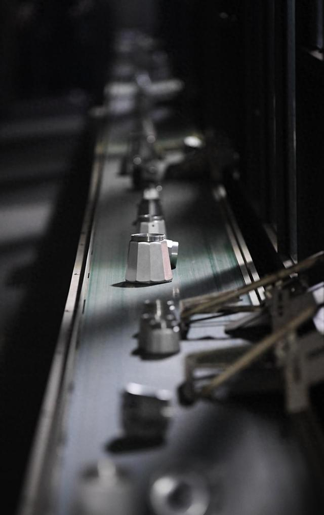 这是在浙江创建厨具有限公司拍摄的摩卡壶自动生产线（7月8日摄）。新华社记者 翁忻旸 摄