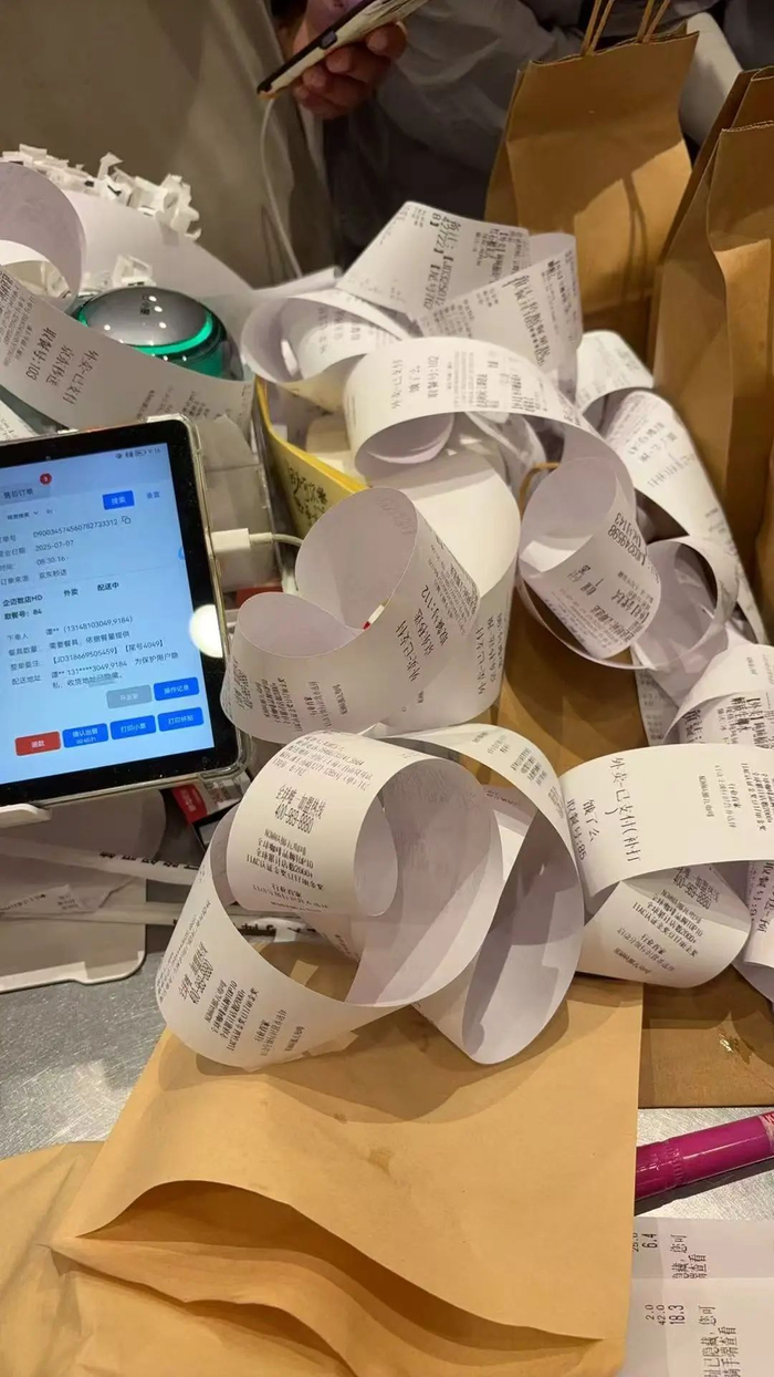 挪瓦咖啡门店爆单（挪瓦供图）