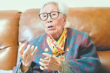 抗战老兵张军。 本报记者 安旭东摄