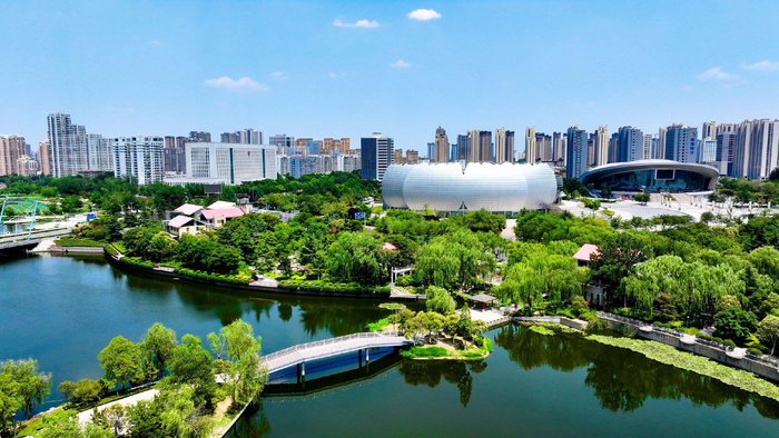 山东省菏泽市城区景色（无人机照片）。记者　郭绪雷　摄