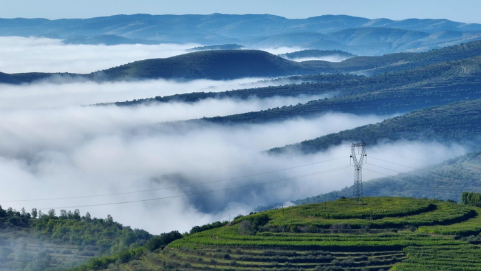 云雾缭绕的六盘山美景。