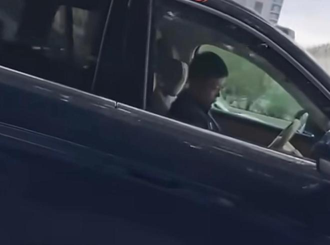 ▲余承东被质疑开车睡觉