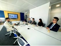 图为代表团到访法国巴黎大区投资促进局。（澳门特区经科局供图）