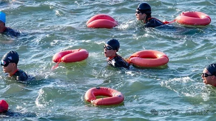 ▲奋“泳”向前。