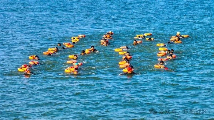 ▲海上编队长游。