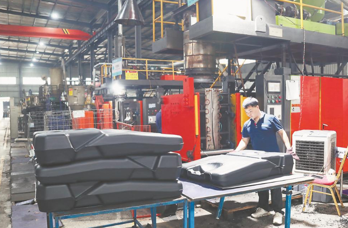 福建康莱宝运动用品有限公司生产车间 黄水林 摄