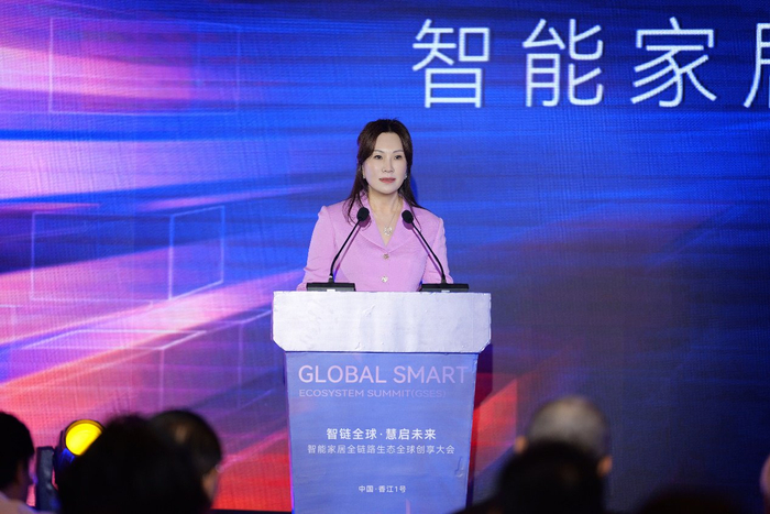 图：全国政协委员、香江集团董事长翟美卿致辞