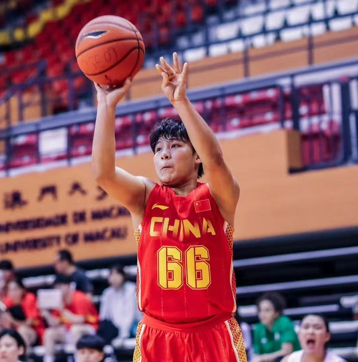 赛场上的陈艳萍（央广网发  柳州市体育运动学校供图）