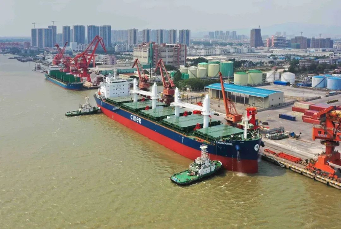 江门在海工装备、海洋船舶等临港制造业领域发展良好。江门日报记者 凌雪敏 摄