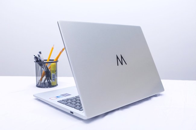 16英寸护眼大屏，效率与舒适的完美融合