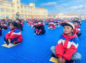 红原县瓦切镇小学操场改造后