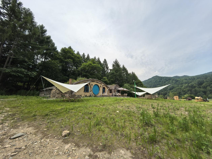 地窨子风格小屋（央广网记者李雪  摄）