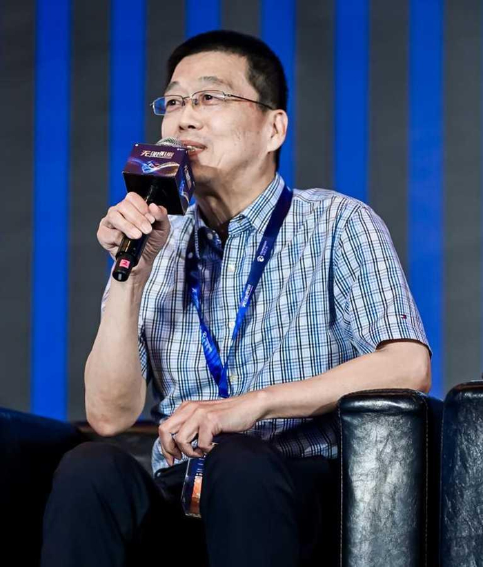 ▲段瑞生教授主持讨论环节：临江论道