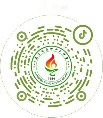     扫码了解学校更多情况