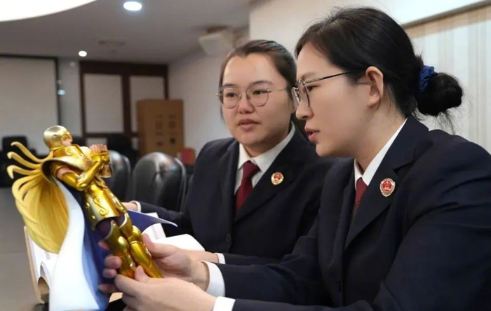 今年3月，上海市静安区检察院检察官研判侵权作品是否与权利人作品构成复制关系。