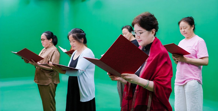 梨花教育学员录制个人作品。宋学旺　摄