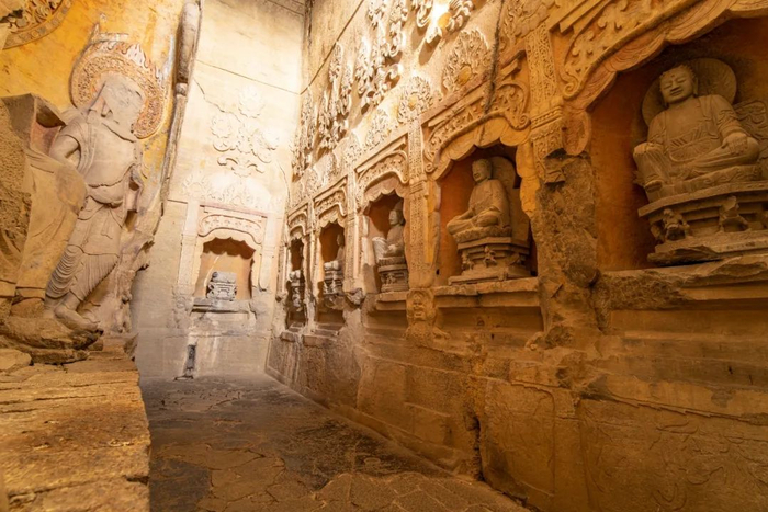 ▲北响堂山石窟一隅。图片来源：视觉中国