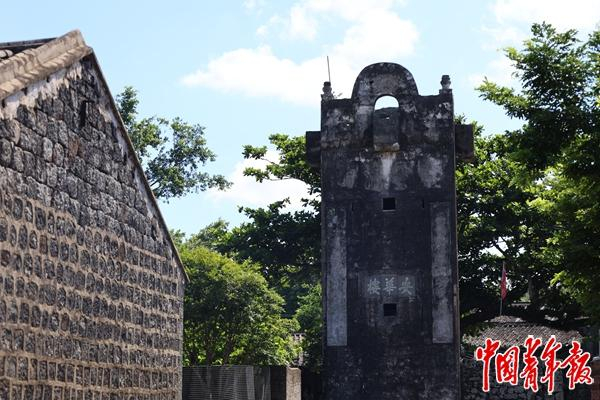 三卿村安华楼碉堡。戴瑶/摄