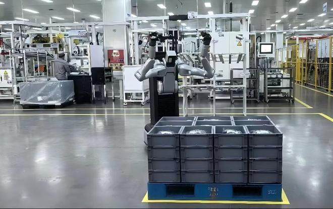 智元远征A2-W作业现场 来源：智元机器人官方