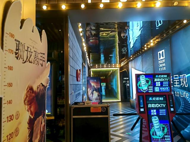 CGV影城（晶耀前滩杜比ULTRA 4DX店）同样销售火爆 钟菡 摄