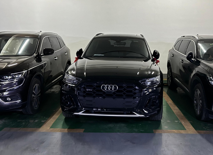 　　费先生购买的黑色奥迪Q5L。薛晶晶/摄