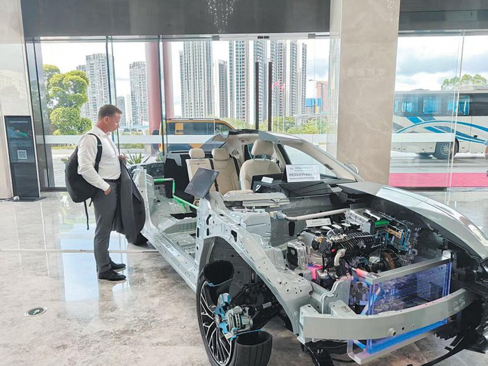 比亚迪新能源汽车技术拆解展示