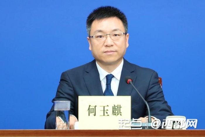 陕西省委教育工委委员、省教育厅副厅长何玉麒介绍有关情况