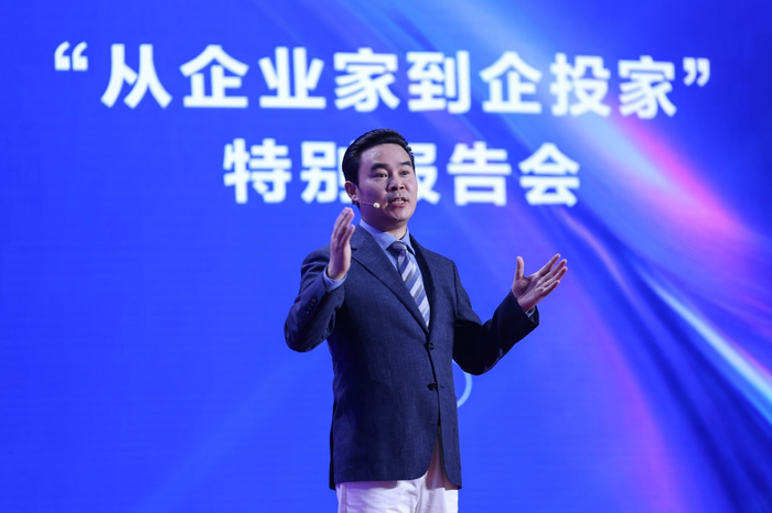 天九企服总裁、资深独角兽企业孵化加速专家吕贵发表主旨演讲