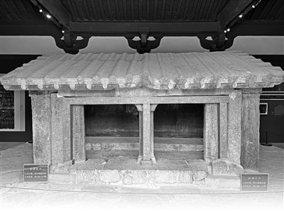 山东省济南市长清区孝堂山郭氏墓石祠，为第一批全国重点文物保护单位。