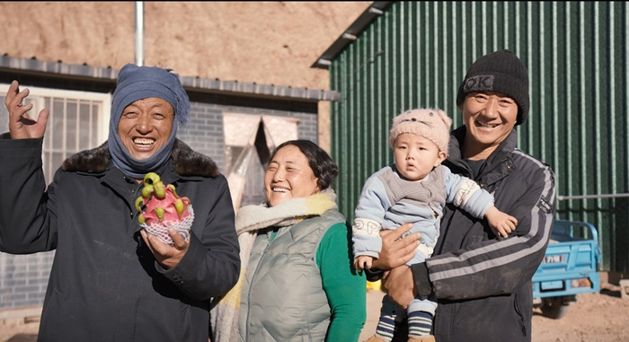 电商西进让甘肃牧区消费者也买到热带水果。