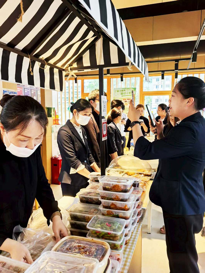 酒店“便民外卖”受欢迎。张旭 摄