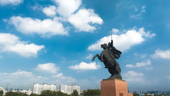 ▲胡服骑射雕像