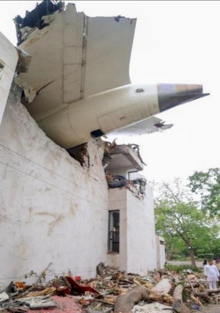 印度航空坠毁客机图片（来源：初步调查报告）