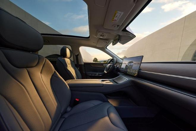 ▲全新零跑C11内饰