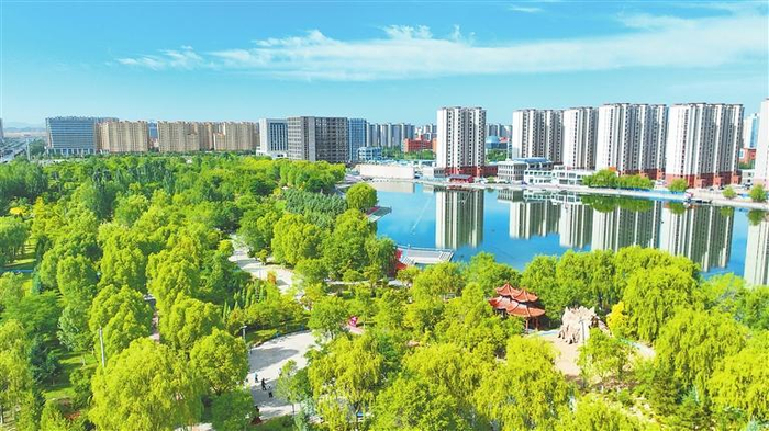   引大水滋润着兰州新区百花公园。省引大水资源利用中心供图
