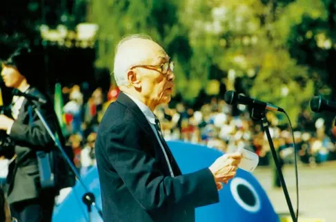 朱光亚参加吉林大学建校50周年庆典 资料图片