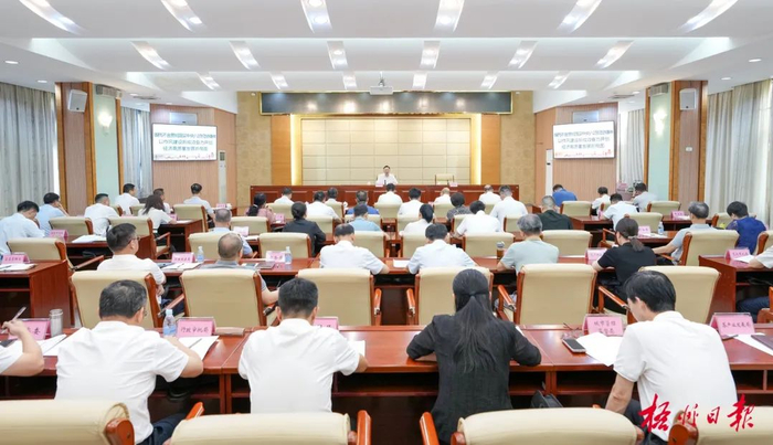 7月9日，市委副书记、市长李振品为全市政府系统讲授学习教育专题党课。李灿明 摄