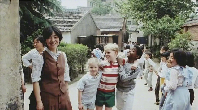 坎耶童年在南京的场景