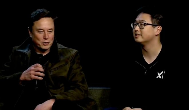 马斯克和 Tony Wu（右）｜图片来源：xAI