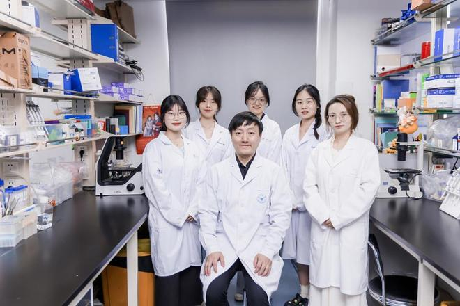 （均受访者供图）